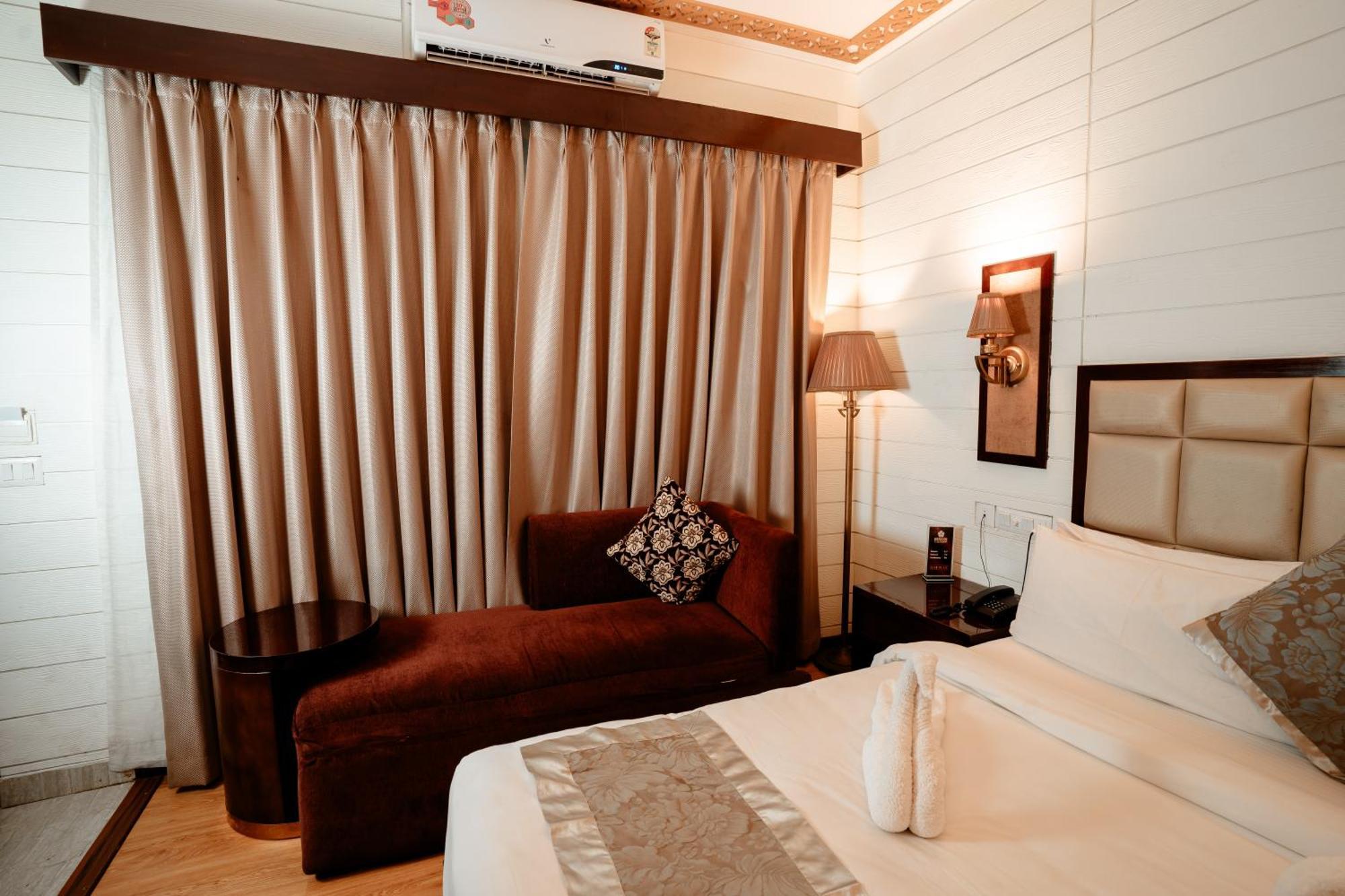 Sinon Baga Retreat Hotel Luaran gambar