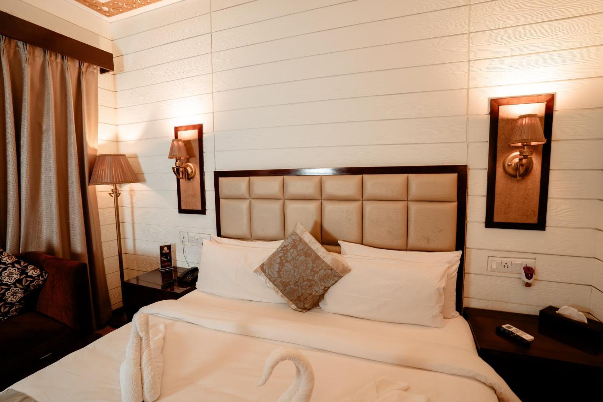 Sinon Baga Retreat Hotel Luaran gambar
